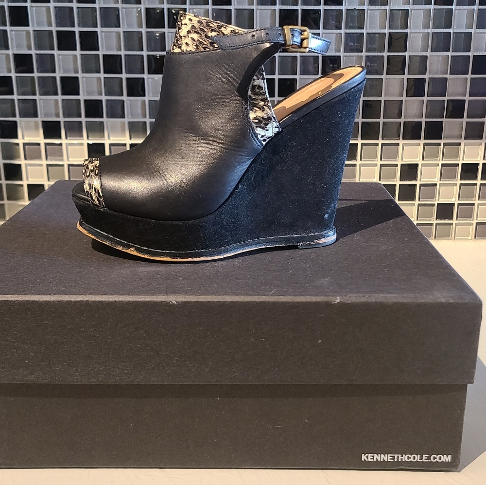 6.5 Kenneth Cole wedge sling back